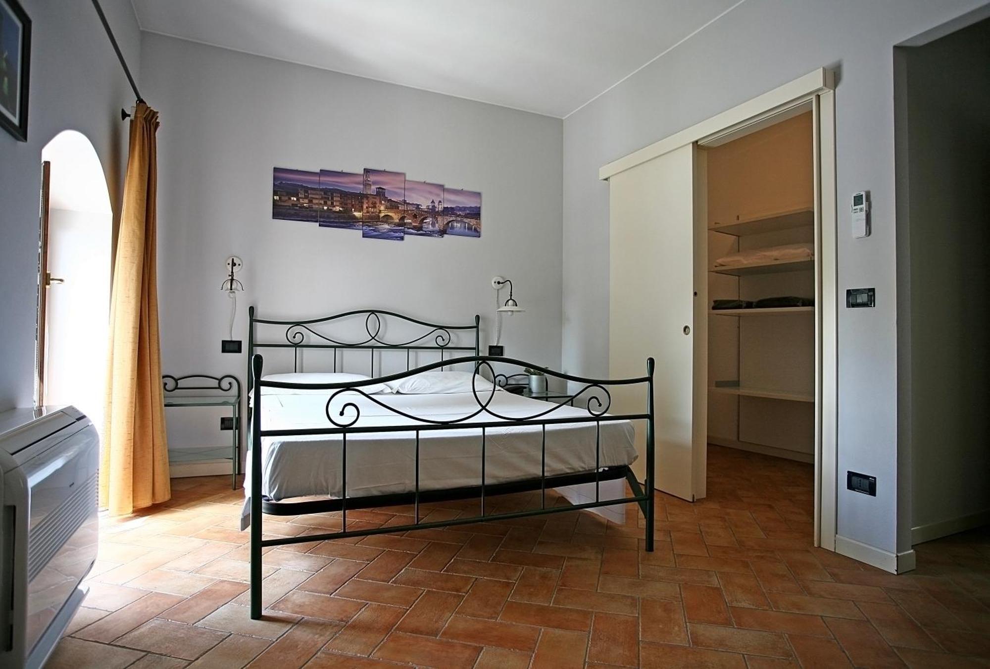 Hotel Antichi Cortili Dossobuono Exterior photo