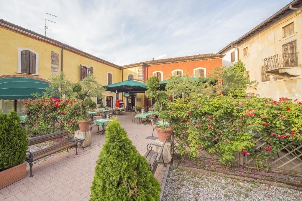 Hotel Antichi Cortili Dossobuono Exterior photo